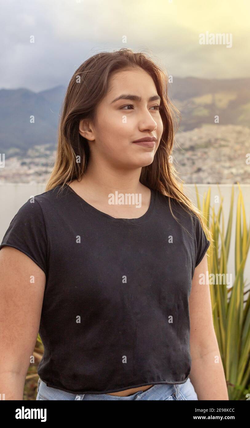 Weibliche pose posiert modellierung Stockfotos und -bilder Kaufen - Alamy