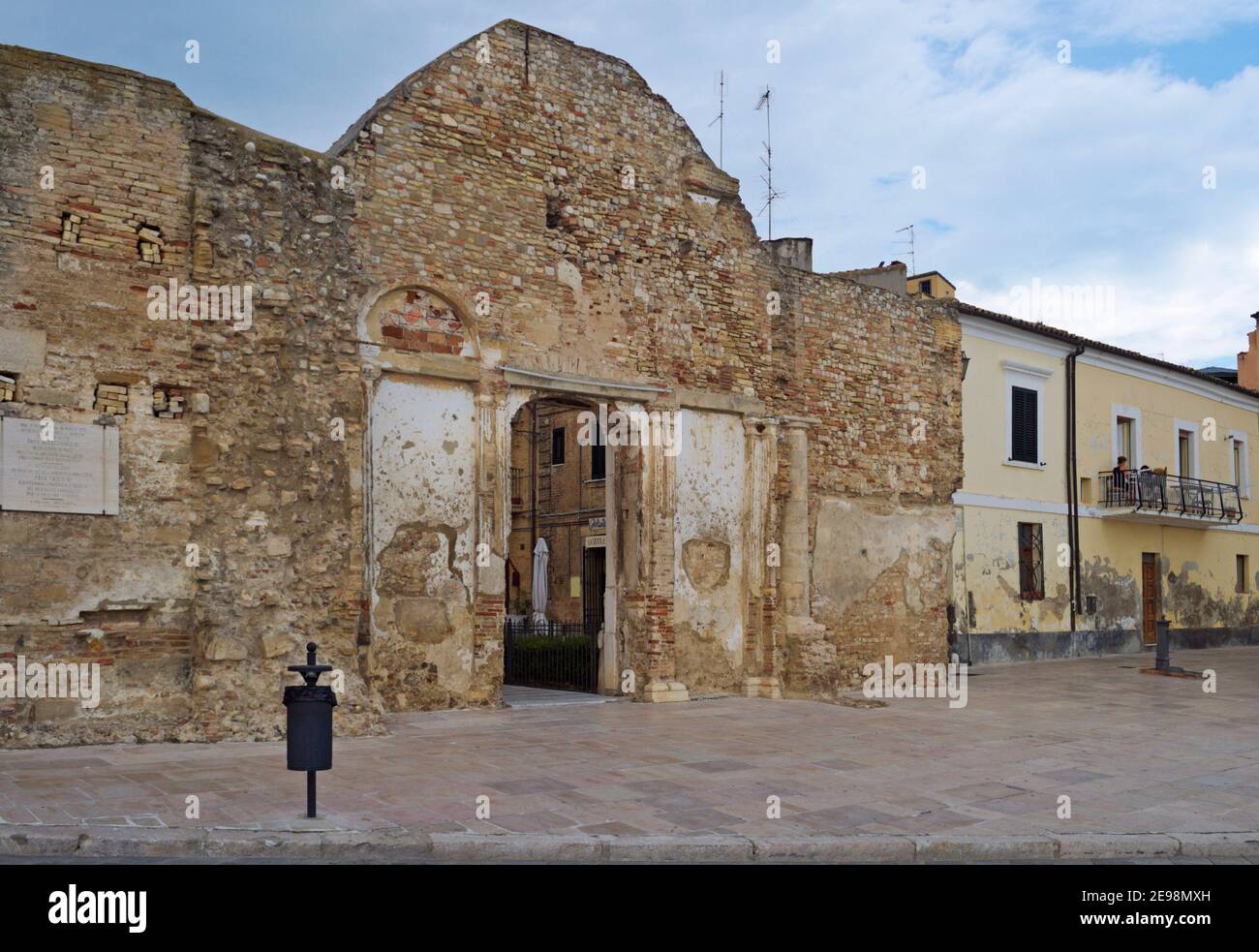 Überreste der Kirche San Pietro in Vasto, Abruzzen, Italien Stockfoto