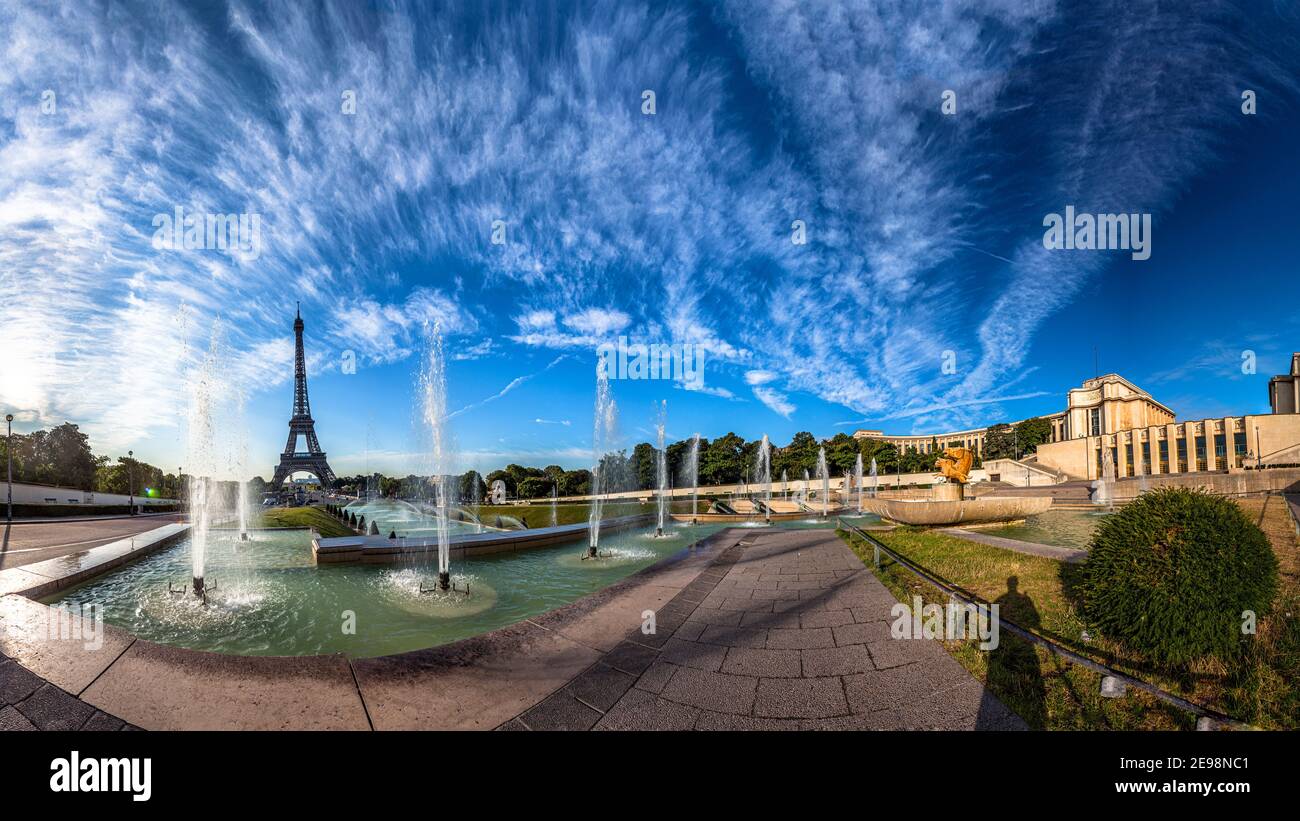Panoramasicht auf den Eiffelturm in Paris, Frankreich Stockfoto