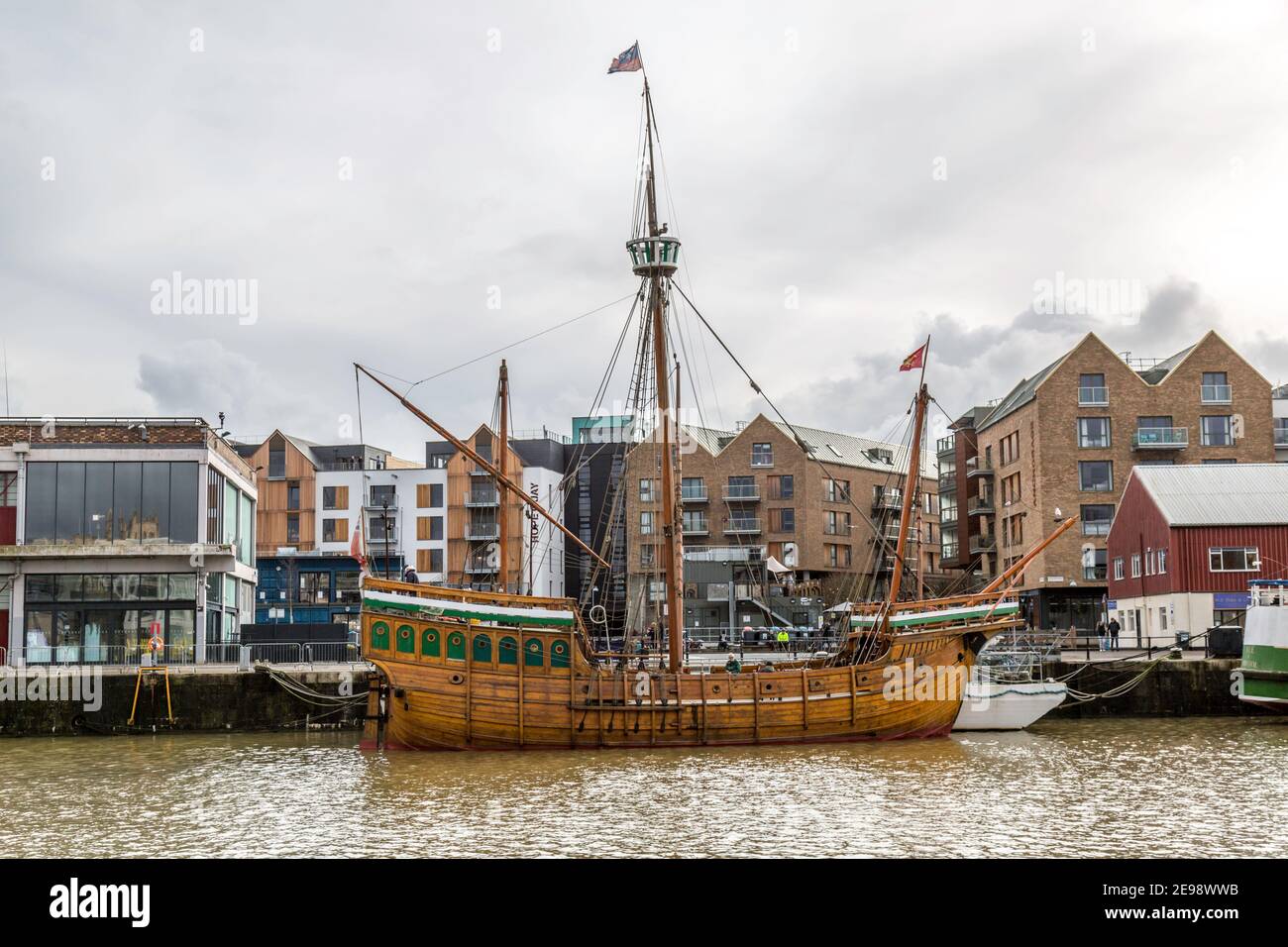 Die 'Matthew', ein Replik quadratisch getakeltes Segelschiff, das auf dem Fluss Avon in Bristol festgemacht ist. Erbaut 1994. Stockfoto