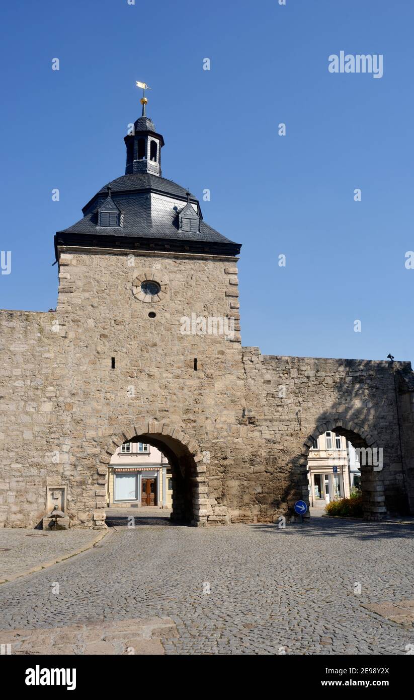 Mittelalterliche Stadtmauer mit Turm in Mühlhausen, Deutschland Stockfoto