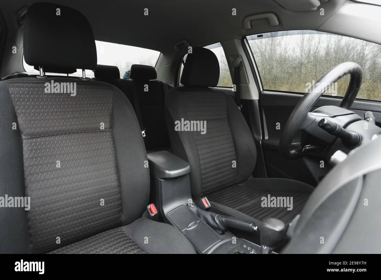 Auto innenraum sitze -Fotos und -Bildmaterial in hoher Auflösung – Alamy