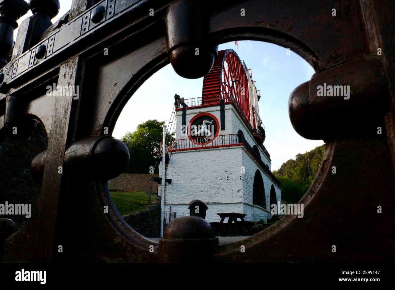 Das Laxey Wheel in Laxey, auf der Isle of man, ist das größte funktionierende Wasserrad der Welt. Das Wasserrad ist bekannt als 'Lady Isabella' Stockfoto