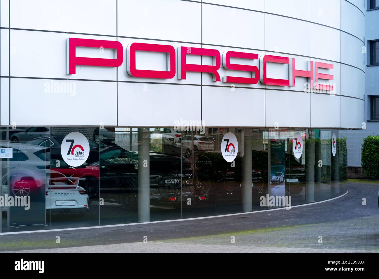 Koblenz, Deutschland, 2021: Porsche-Automobilhersteller. Porsche ist ein 1931 gegründetes deutsches Sportwagenunternehmen Stockfoto