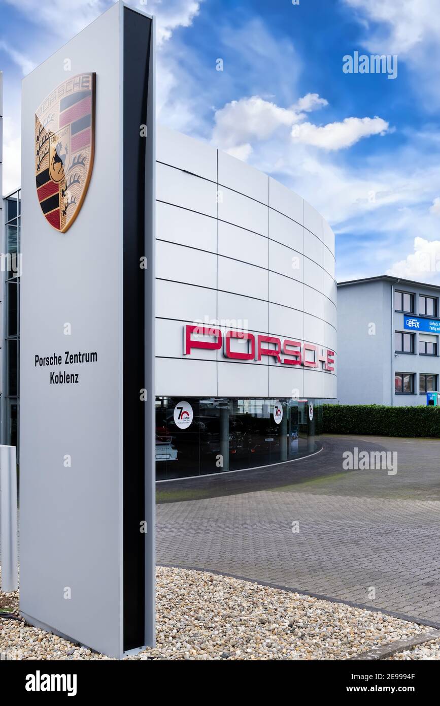 Koblenz, Deutschland, 2021: Porsche-Automobilhersteller. Porsche ist ein 1931 gegründetes deutsches Sportwagenunternehmen Stockfoto