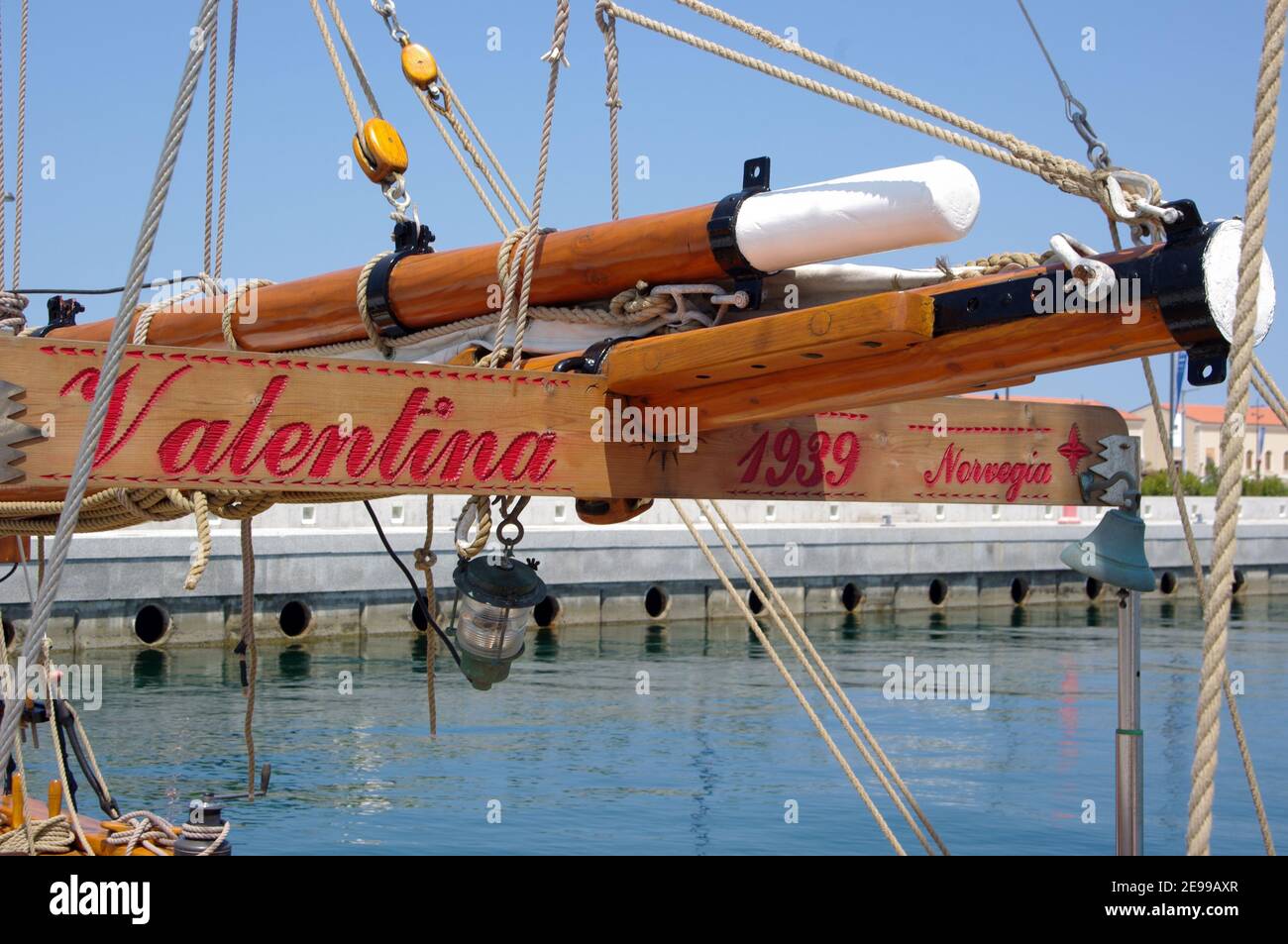La Maddalena, Sardinien, Italien. Traditionelles Holzboot Stockfoto