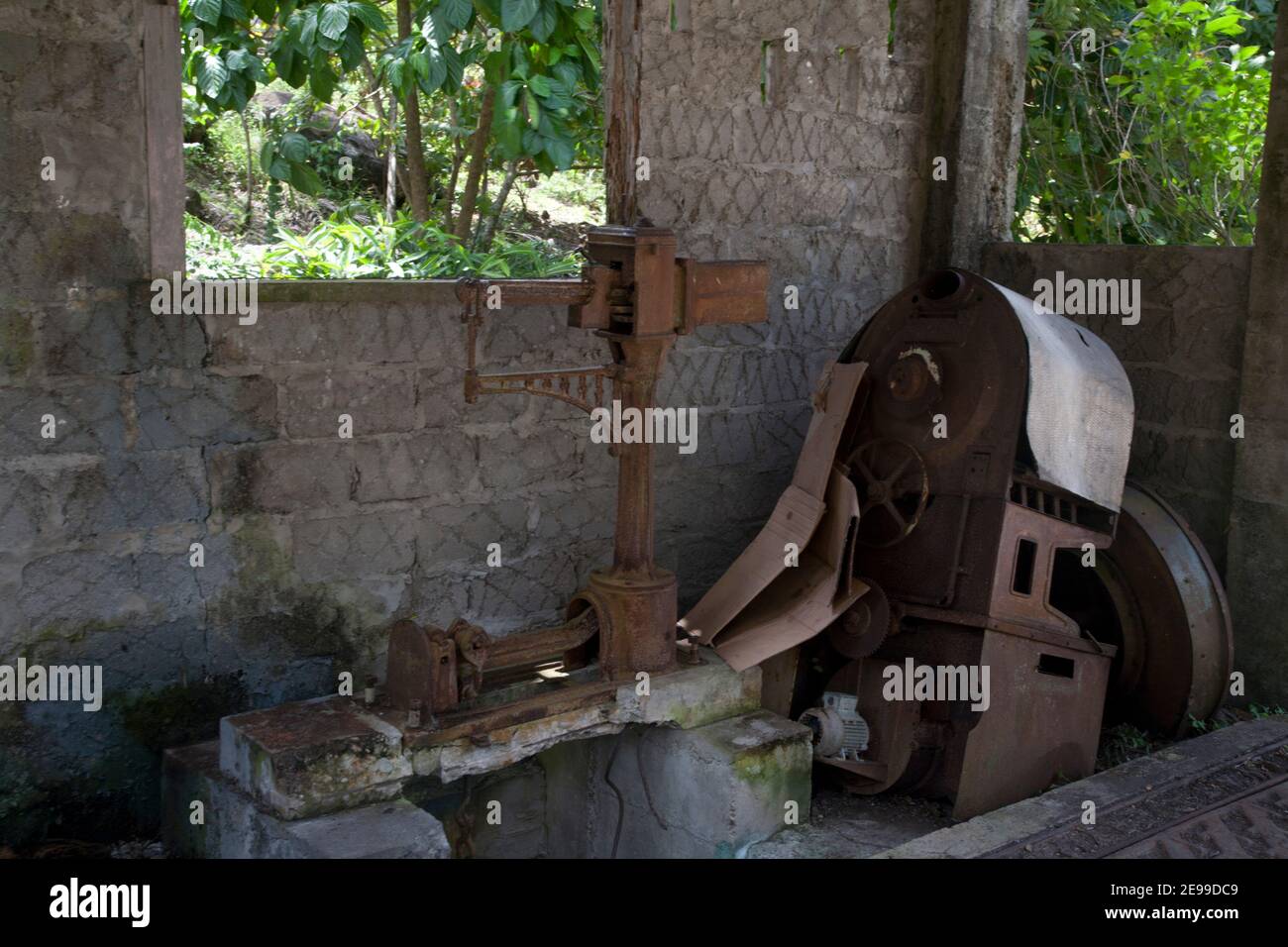 Gebrauchte alte verrostete Maschinen auf dem Dougaldston Anwesen grenada windwärts Inseln westindien Stockfoto