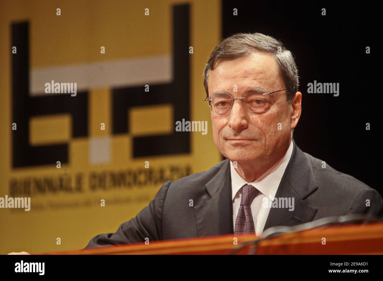 Mario Draghi, Präsident der Europäischen Zentralbank, spricht auf einer Pressekonferenz. Rom, Italien - April 2018 Stockfoto