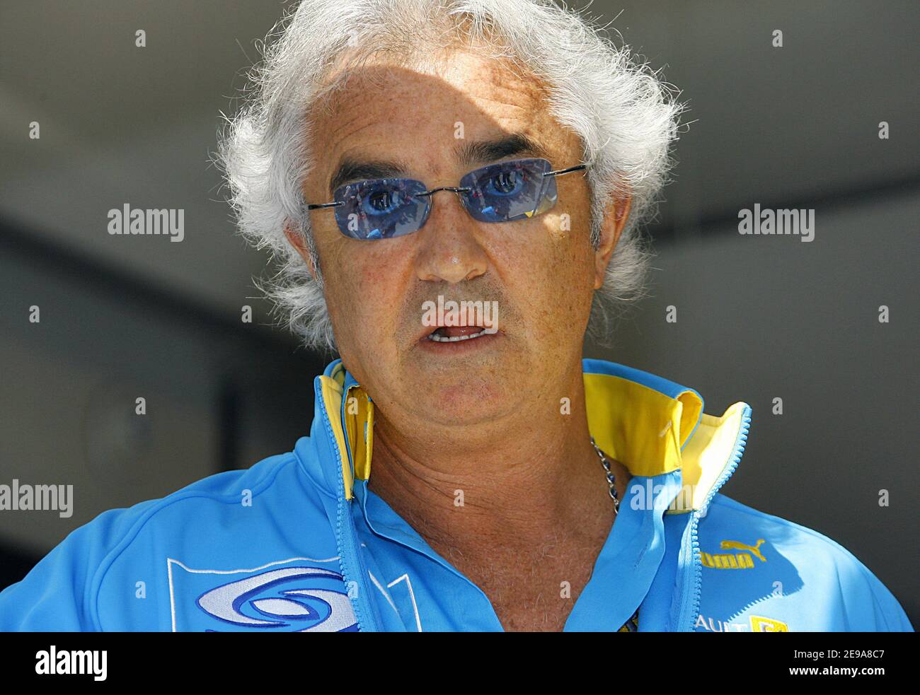 Der italienische Flavio Briatore Teamchef des Renault F1 Teams vor dem Grand Prix von Spanien auf der Rennstrecke Circuit de Catalunya in Montmelo bei Barcelona, Spanien, am 14. Mai 2006. Foto von Patrick Bernard/Cameleon/ABACAPRESS.COM Stockfoto