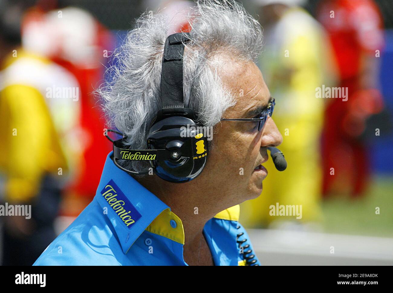 Der Italiener Flavio Briatore, Chef-Manager des Renault F1 Teams vor dem Grand Prix von Spanien auf der Rennstrecke Circuit de Catalunya in Montmelo bei Barcelona, Spanien, am 14. Mai 2006. Foto von Patrick Bernard/Cameleon/ABACAPRESS.COM Stockfoto