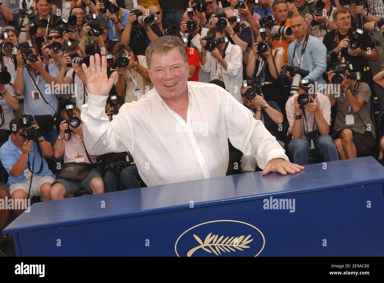 DER US-Schauspieler William Shatner posiert während der Fotozelle für den Film 'über die Hecken' während der Filmfestspiele von Cannes 59th, am 21. Mai 2006 in Cannes, Frankreich. Foto von Hahn-Orban-Nebinger/ABACAPRESS.COM Stockfoto