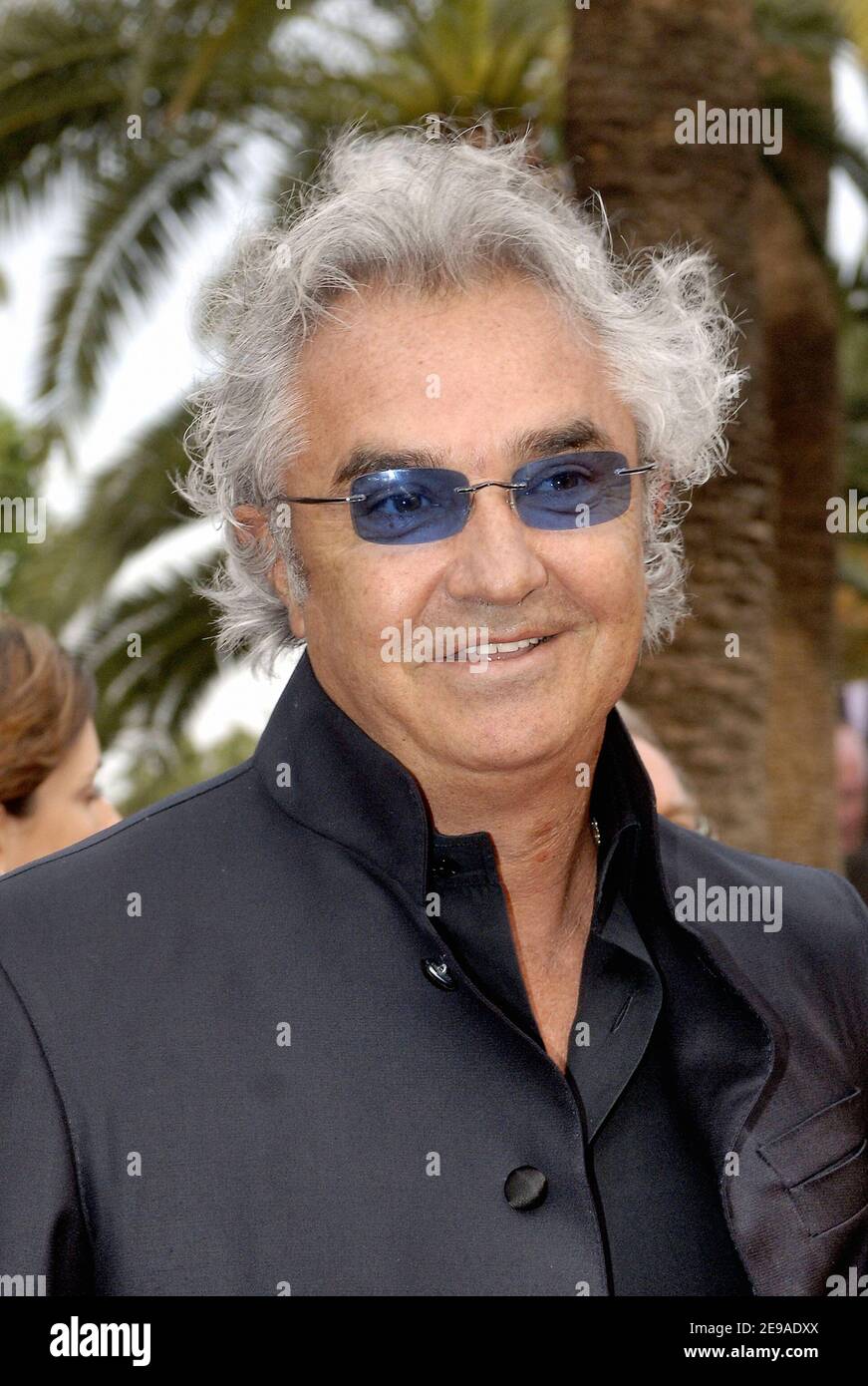 Renault Formel 1 Geschäftsführer, Italiener Flavio Briatore, bei der Ankunft für die Vorführung des Films "Babel" des mexikanischen Regisseurs Alejandro Gonzalez Inarritu, der während der Filmfestspiele von Cannes 59th in Cannes, Frankreich, am 23. Mai 2006 außer Konkurrenz gestellt wurde. Foto von Giancarlo Gorassini/ABACAPRESS.COM Stockfoto