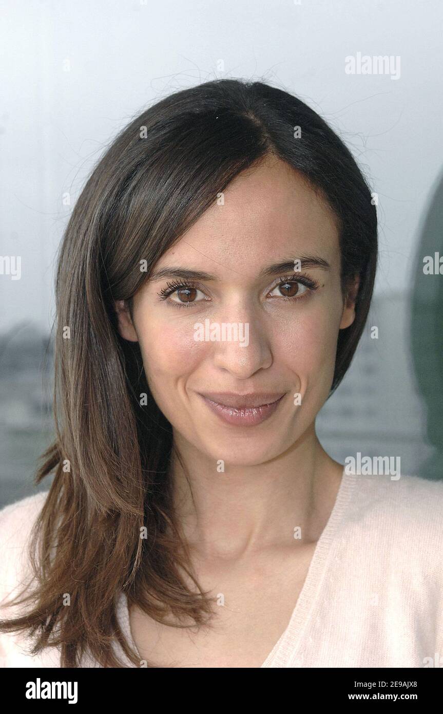 Amelle Chahbi, Humoristin und Besetzerin von 'The Jamel Comedy', posiert am 1. Juni 2006 auf dem Canal+ Dach in Paris. Jamels Show wird in diesem Sommer auf Sendung sein. Foto von Giancarlo Gorassini/ABACAPRESS.COM Stockfoto