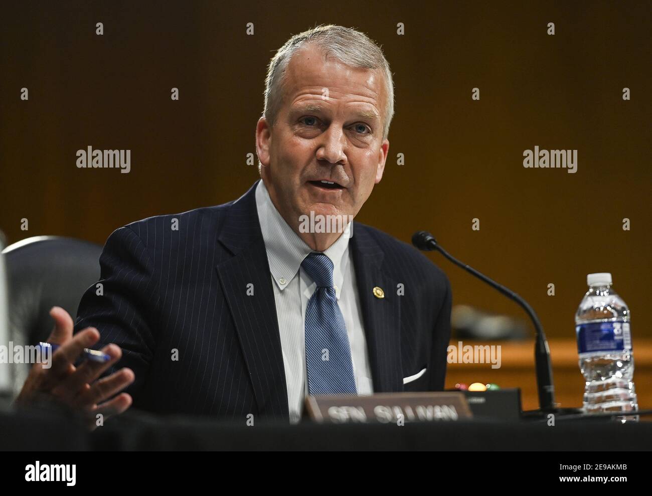 Washington, Usa. Februar 2021, 03rd. US-Senator Dan Sullivan (R-AK) spricht während einer Anhörung des Ausschusses für Umwelt und öffentliche Arbeiten des Senats über Michael Regans Ernennung zum Administrator der Umweltschutzbehörde (EPA) am Capitol Hill in Washington, 3. Februar 2021. Pool Foto von Brandon Bell/UPI Kredit: UPI/Alamy Live News Stockfoto