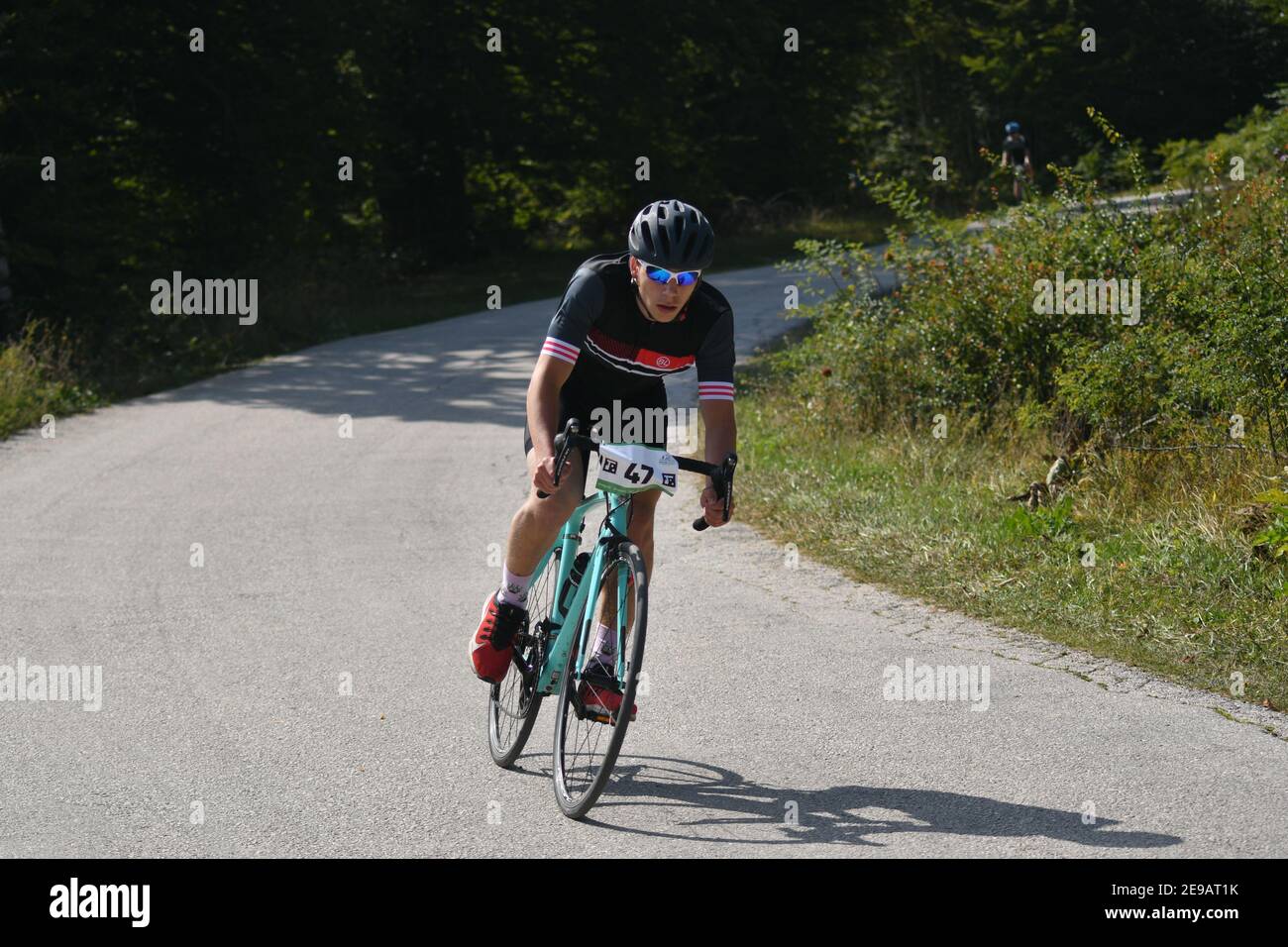 Mavrovo, Mazedonien, September 08 2020. Das Zeitfahrrad-Rennen fand im hügeligen Gelände von Mavrovo statt, für Profi- und Amateurfahrer. Stockfoto