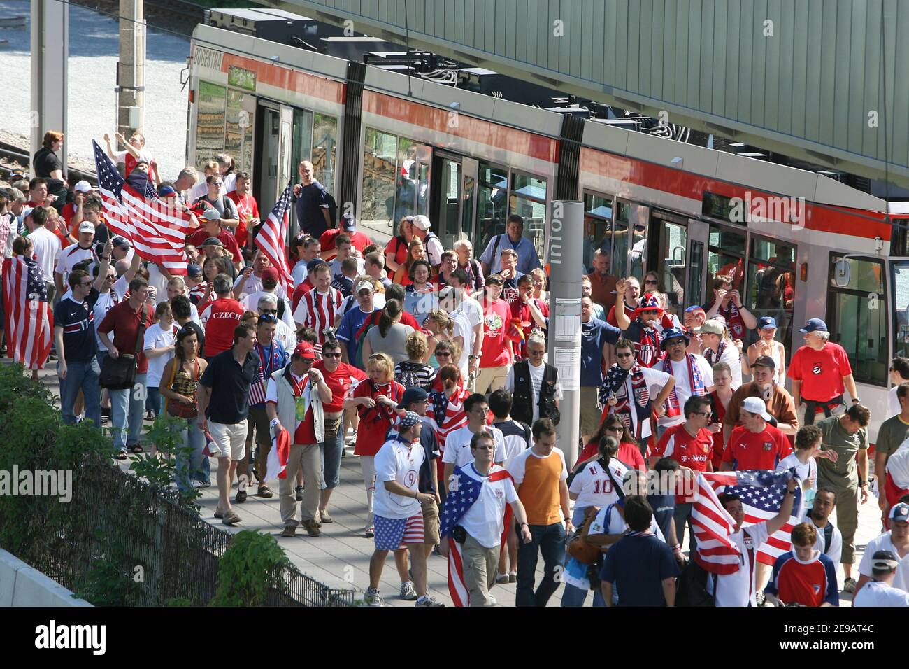 USA-Fans vor dem Spiel während der WM 2006 - Gruppe E, USA gegen Tschechien, in Gelsenkirchen, Deutschland, am 12. Juni 2006. Foto von Gouhier-Hahn-Orban/Cameleon/ABACAPRESS.COM Stockfoto