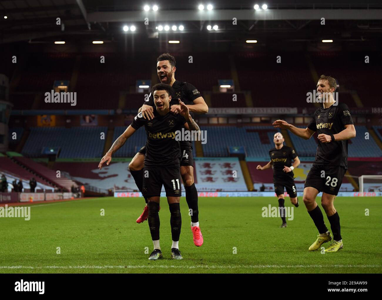 Jesse Lingard von West Ham United feiert das dritte Tor ihrer Spieleseite während des Premier League-Spiels in Villa Park, Birmingham. Bilddatum: Mittwoch, 3. Februar 2021. Stockfoto