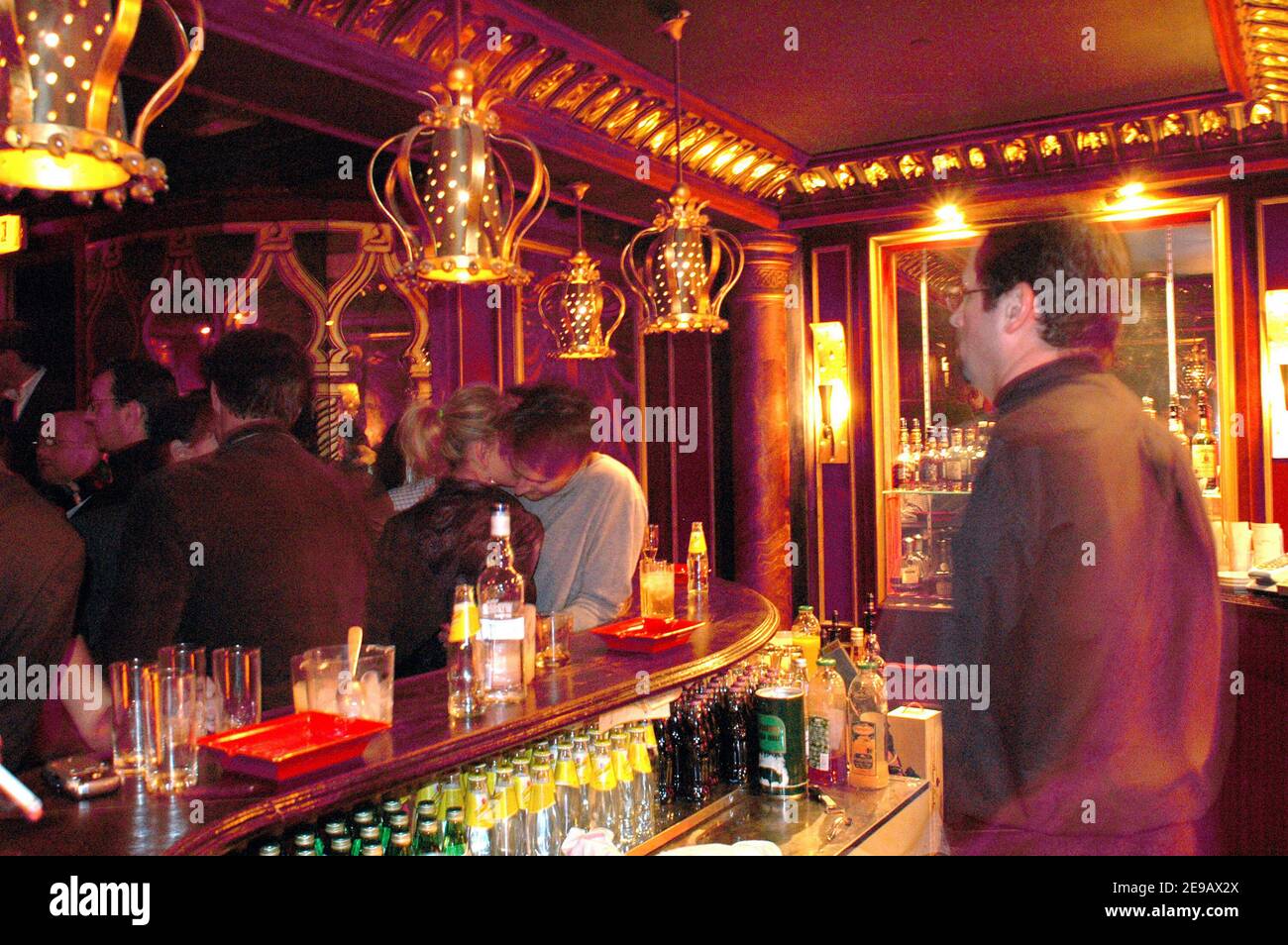 Ambiente im Pariser Club und Restaurant 'Chez Castel' in der Rue Princesse in Paris, Frankreich auf 2006. Foto von Alain Apaydin/ABACAPRESS.COM Stockfoto