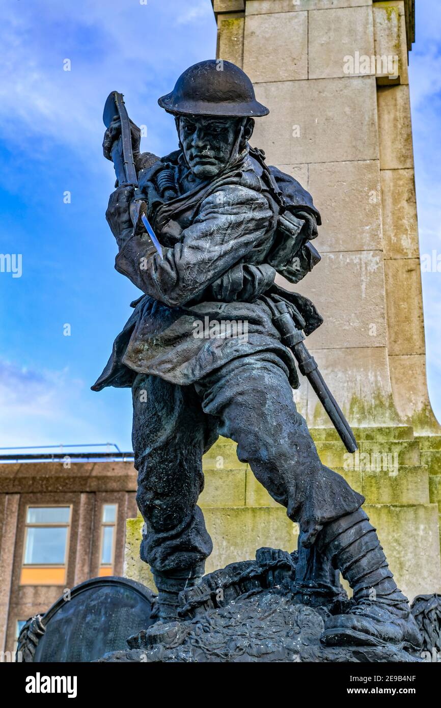 Londonderry, Nordirland, Großbritannien. 28th. April 2016. War Memorial The Diamond in Londonderry, Nordirland, Großbritannien. Stockfoto