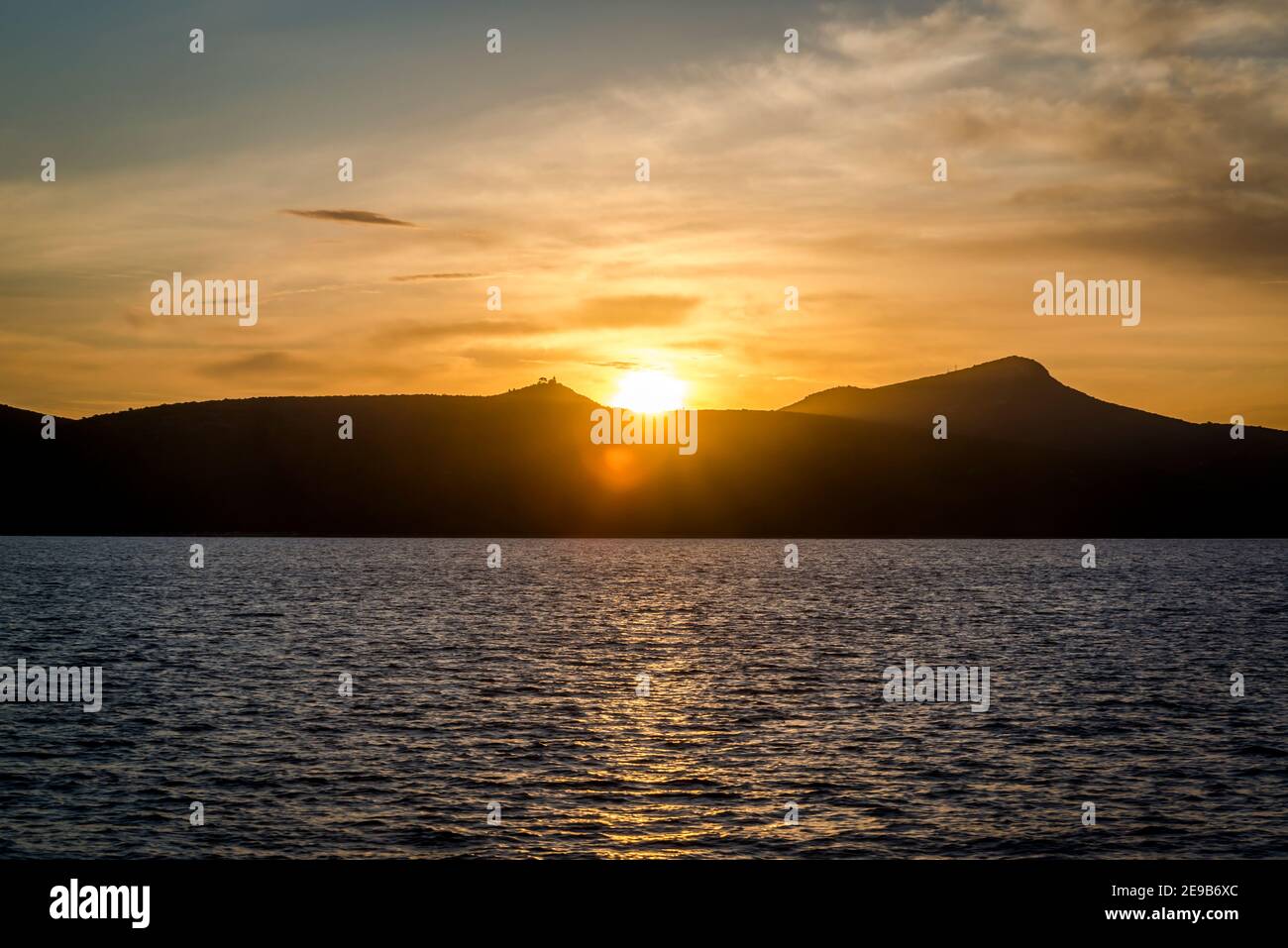 Seascape bei Sonnenaufgang, Zadar Archipel, Dalmatien, Kroatien Stockfoto