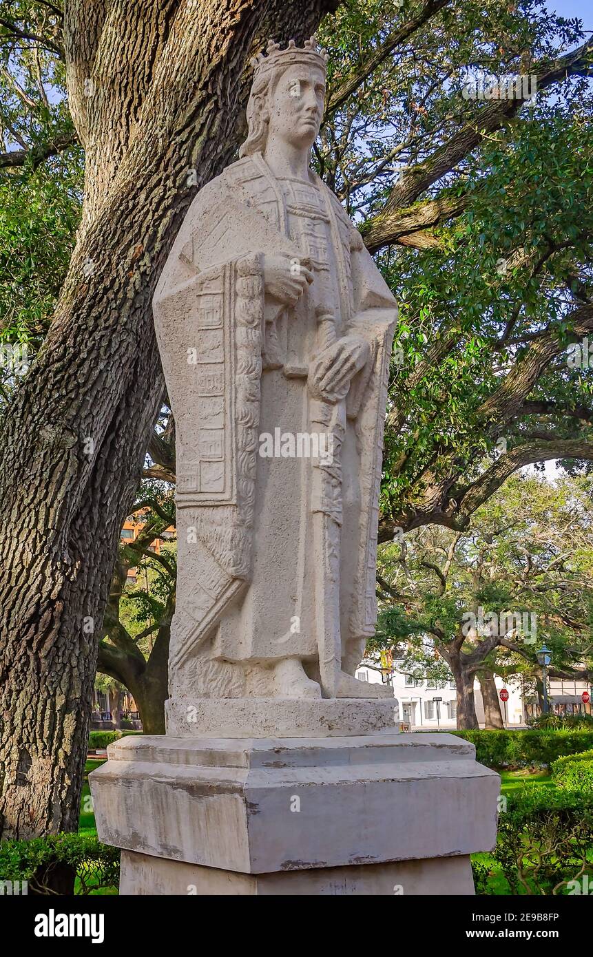 Eine Statue von König Alfonso X von Kastilien steht auf Spanish Plaza, 31. Januar 2021, in Mobile, Alabama. Stockfoto