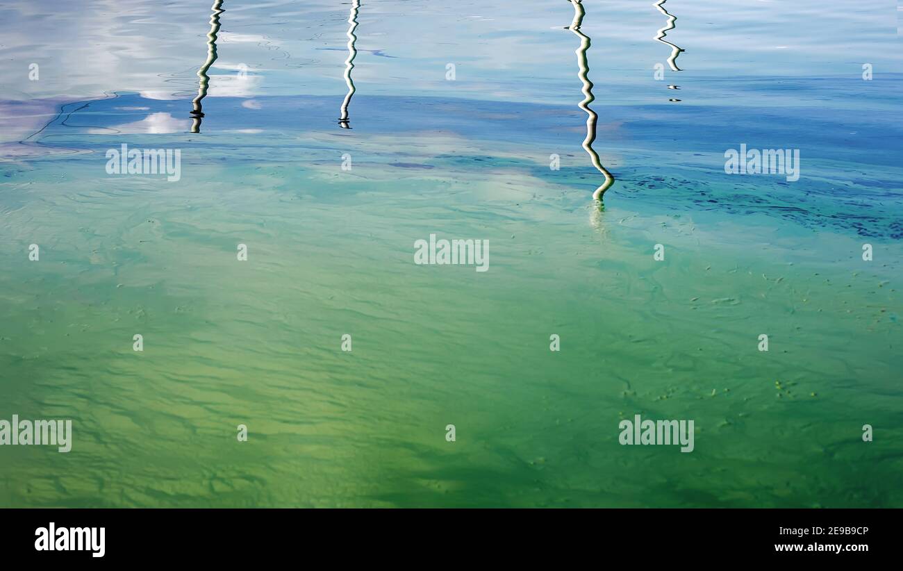 Grün und blau abstrakt Wasser Hintergrund Muster strukturierte Oberfläche Stockfoto