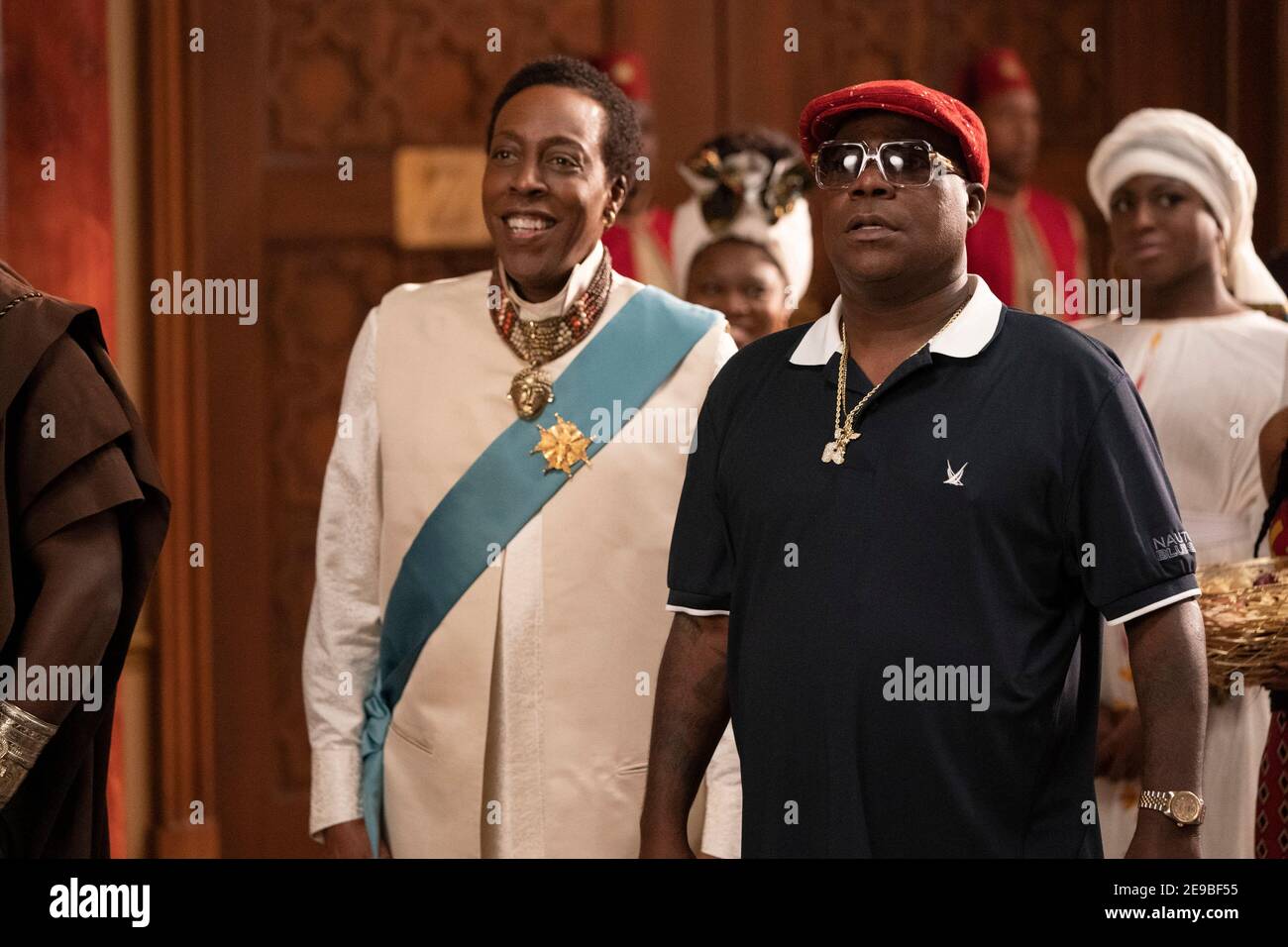 VERÖFFENTLICHUNG: 5. März 2021 TITEL: Coming 2 America STUDIO: Amazon Studios REGIE: Craig Brewer PLOT: Der afrikanische Monarch Akeem erfährt, dass er in den USA einen lang verlorenen Sohn hat und nach Amerika zurückkehren muss, um diesen unerwarteten Erben zu treffen und eine Beziehung zu seinem Sohn aufzubauen. HAUPTROLLE: ARSENIO HALL als Semmi, TRACY MORGAN als Onkel Reem. (Bild: © Amazon Studios/Entertainment Pictures) Stockfoto