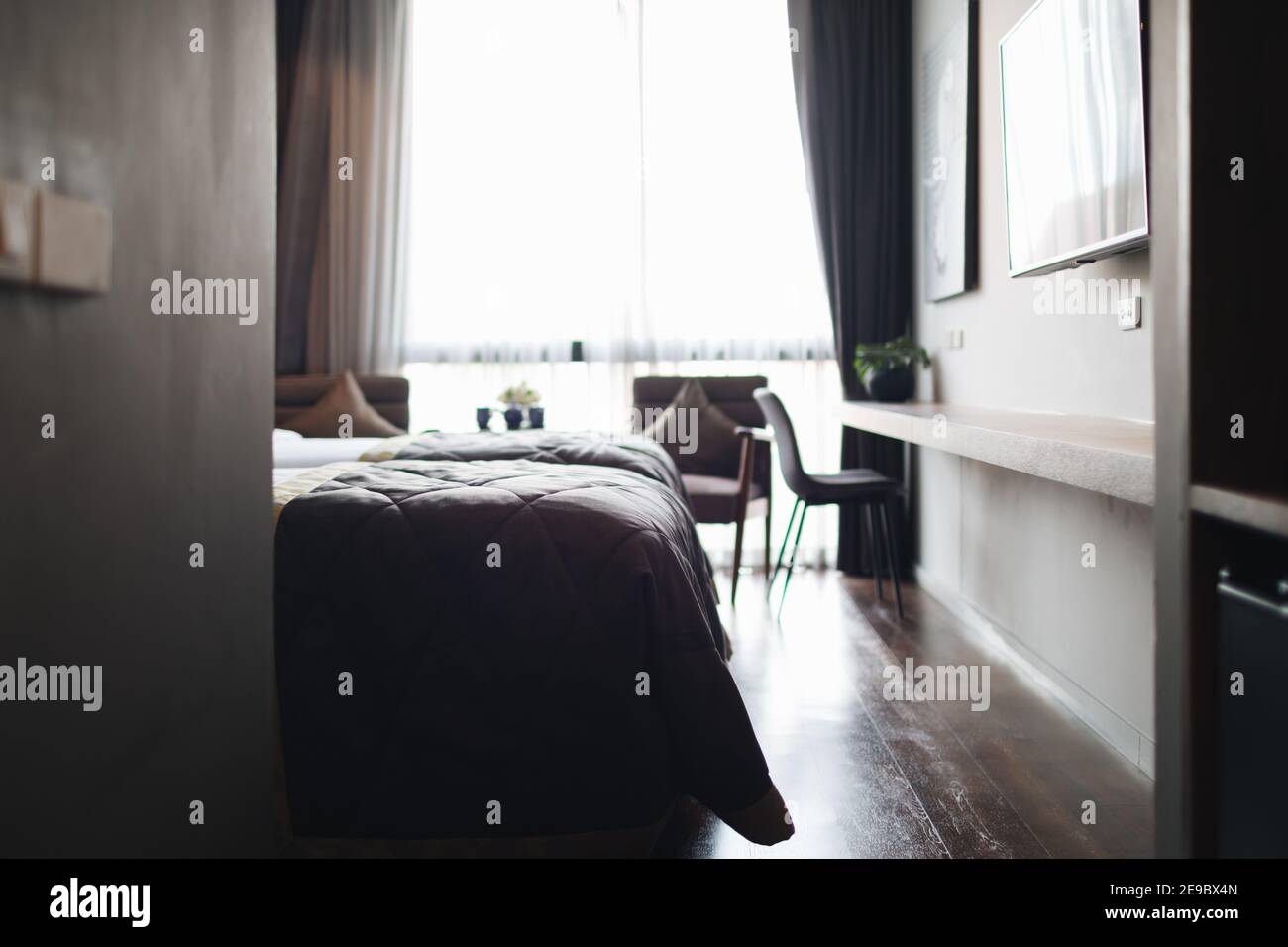 Moderne Schlafzimmer in Schwarz und Grau Stockfoto