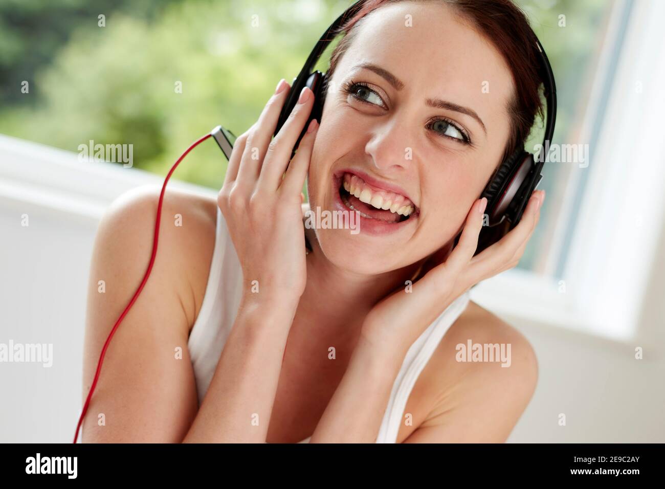 Fun Mädchen hören Musik Stockfoto