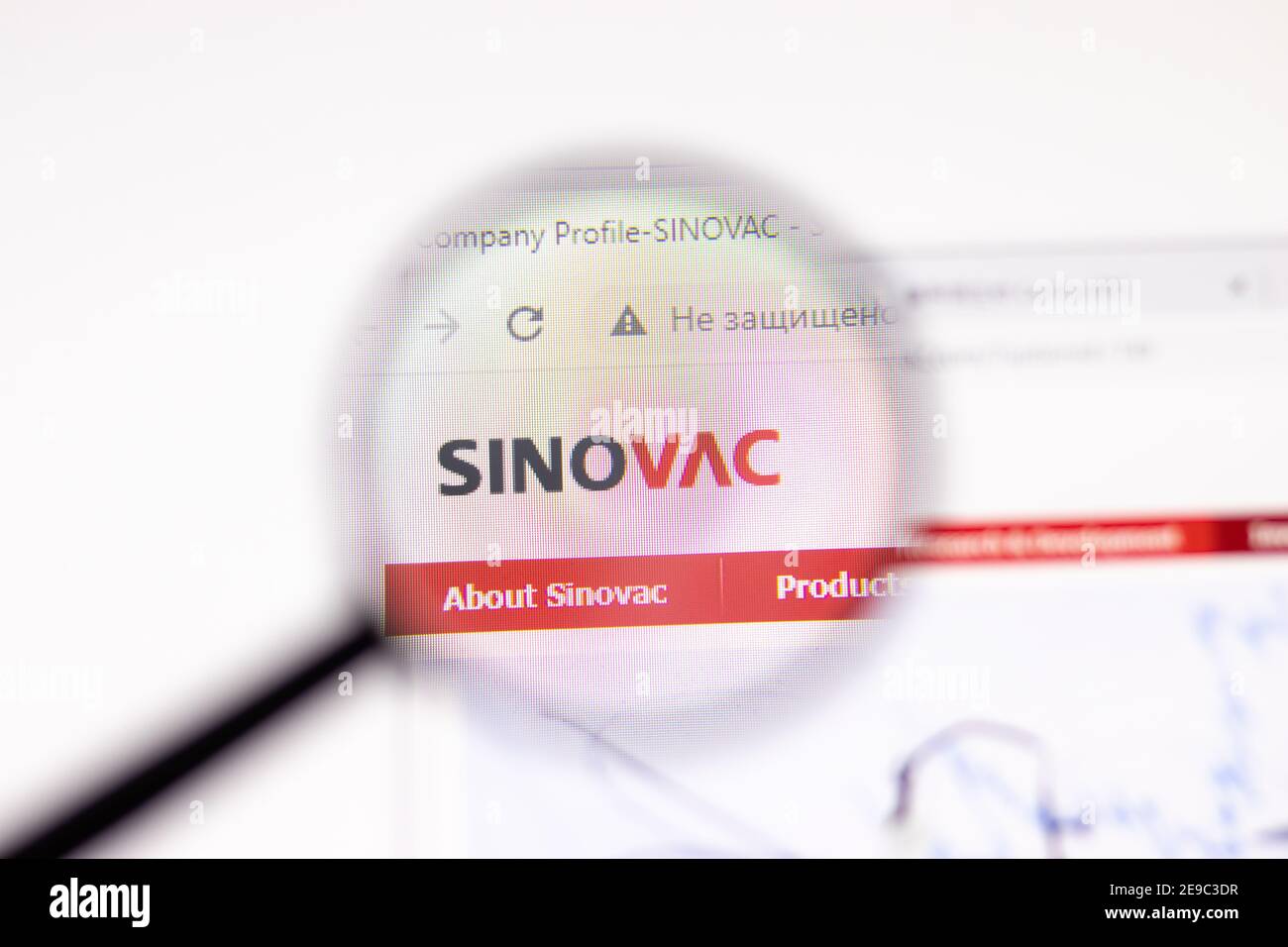 Los Angeles, USA - 1. Februar 2021: Website von Sinovac Biotech. Sinovac.com Logo auf dem Display, illustrative Editorial Stockfoto