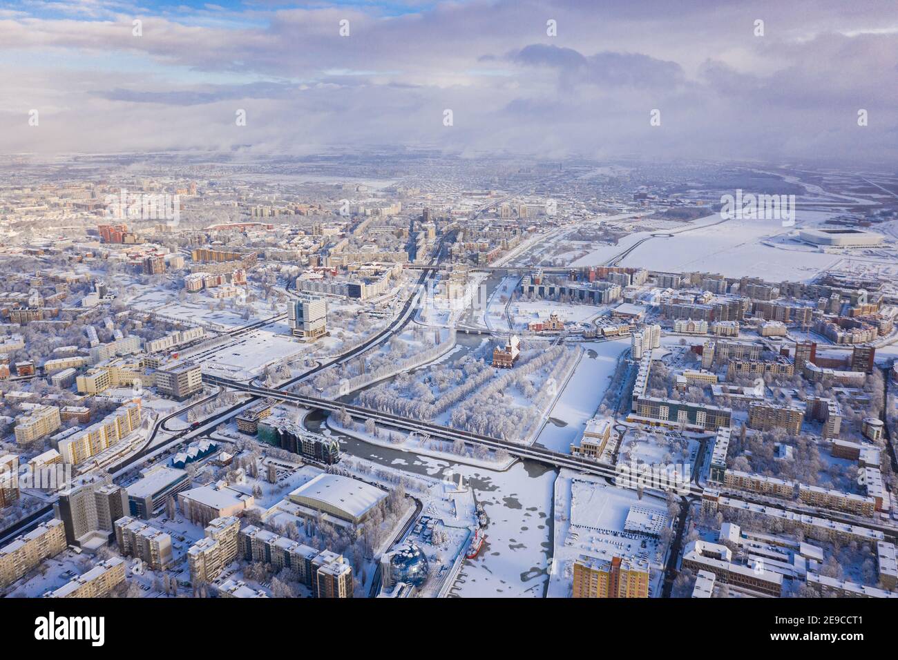 Luftaufnahme: Die Kathedrale von Kaliningrad im Winter Stockfoto