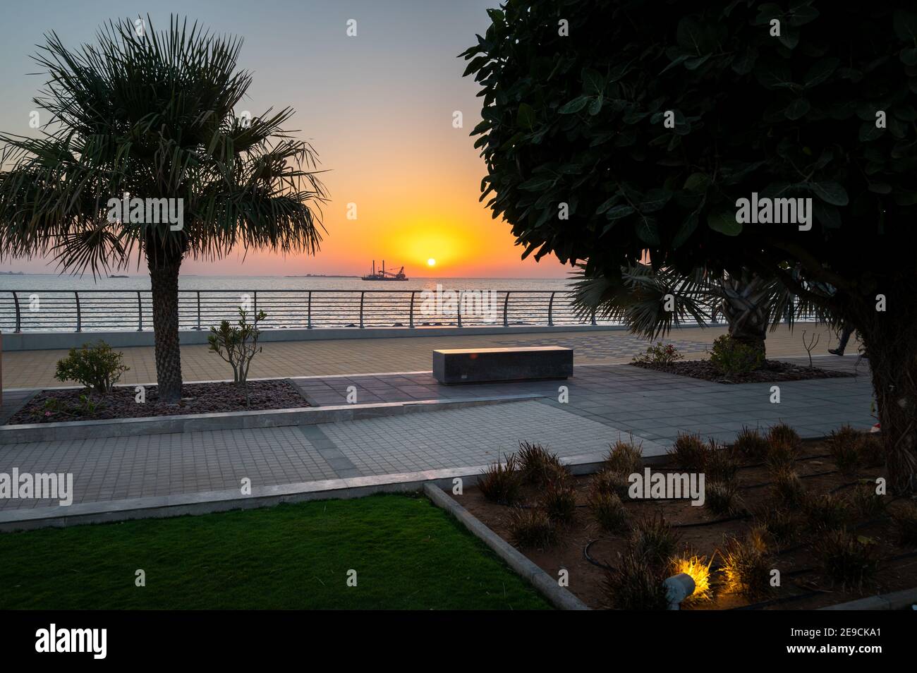 Sonnenuntergang auf der Insel Marjan im Emirat Ras al Khaimah Im Norden der Vereinigten Arabischen Emirate Stockfoto