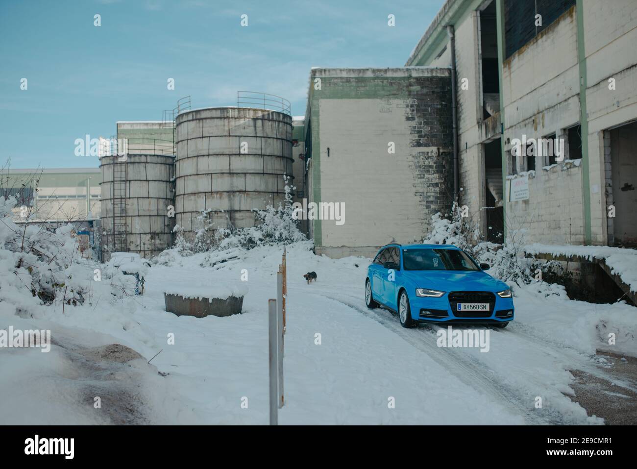 C, BOSNIEN UND HERZEGOWINA - 28. Jan 2021: Audi A4 B8 1,8 tfsi fotografiert in einer verschneiten Umgebung Stockfoto