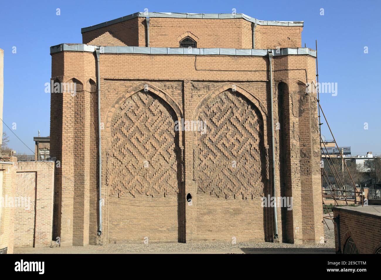 Kumbedi Aleviyan Grab wurde im 11th Jahrhundert während der Großen Seldschuken Periode gebaut. Die Ziegeldekorationen im Grab sind bemerkenswert. Hamedan, Iran. Stockfoto