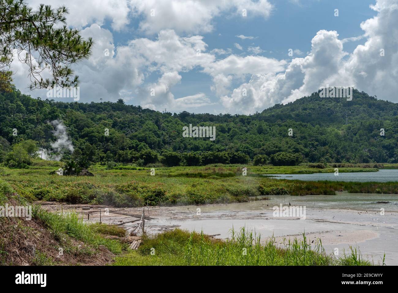 Tondano Lake, Mount Mahawu, Minahasa Region, Danau Linow, Sulawesi, Indionesien Stockfoto