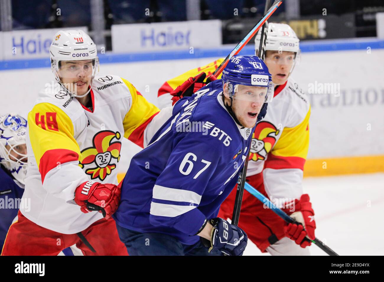 Moskau, Russland. 3rd. Februar 2021. KHL Eishockeyspiel der regulären Saison: Dinamo Moscow vs Jokerit Helsinki 5:1 - Moscow VTB Arena. #48 Henri Ikonen, # Stockfoto