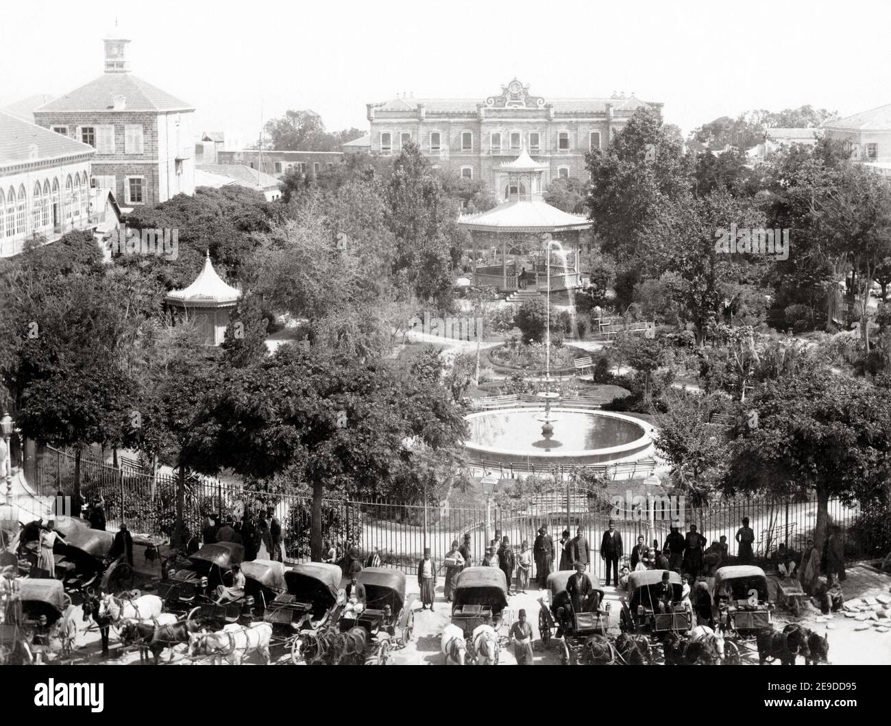 Ende 19th Jahrhundert Fotografie - Place des Canons (Martyrplatz) Beirut Libanon c,1890, Pferd, hackney Kutschen. Stockfoto