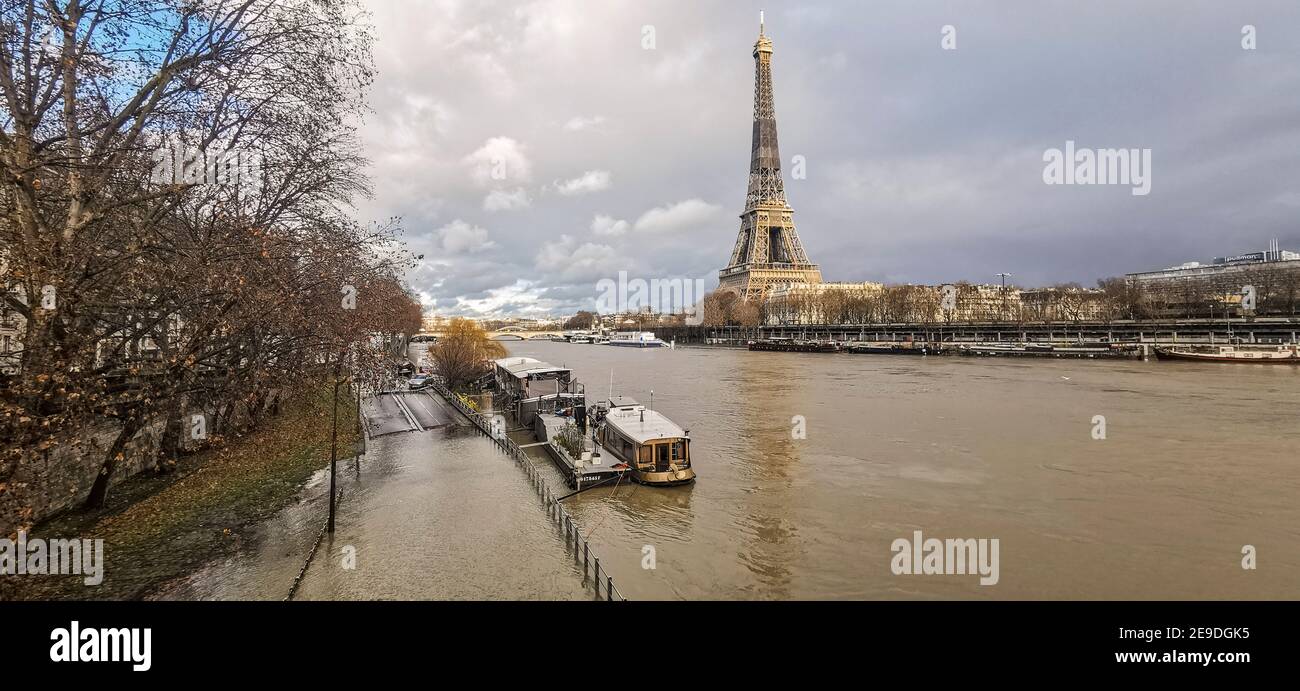 SEINE ÜBERFLUTET IN PARIS Stockfoto