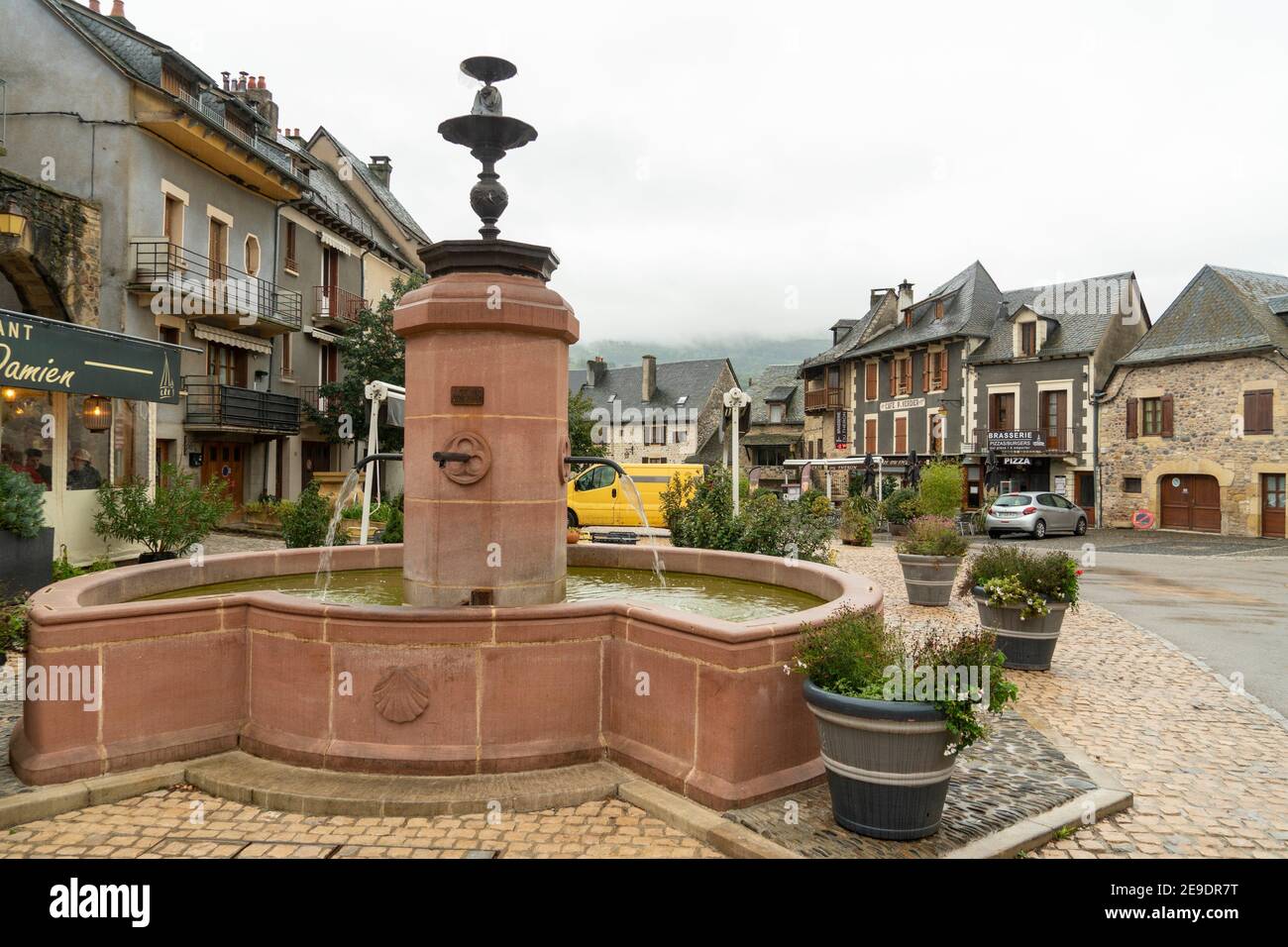 Brunnen Midi Stockfotos Und Bilder Kaufen Alamy