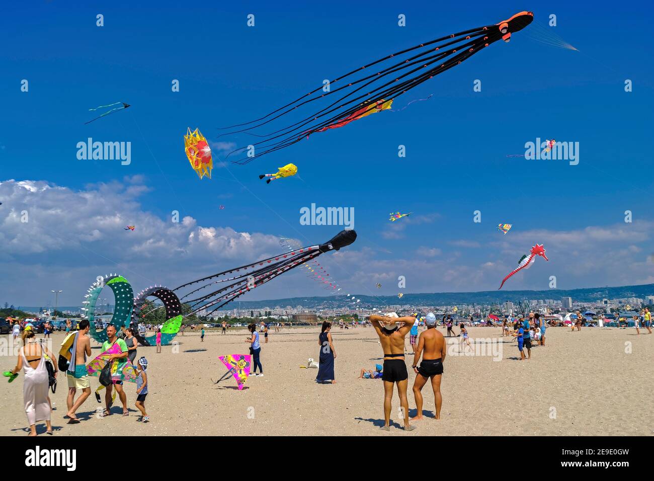 Kite Festival am Strand in der Nähe von Varna Bulgarien. Stockfoto