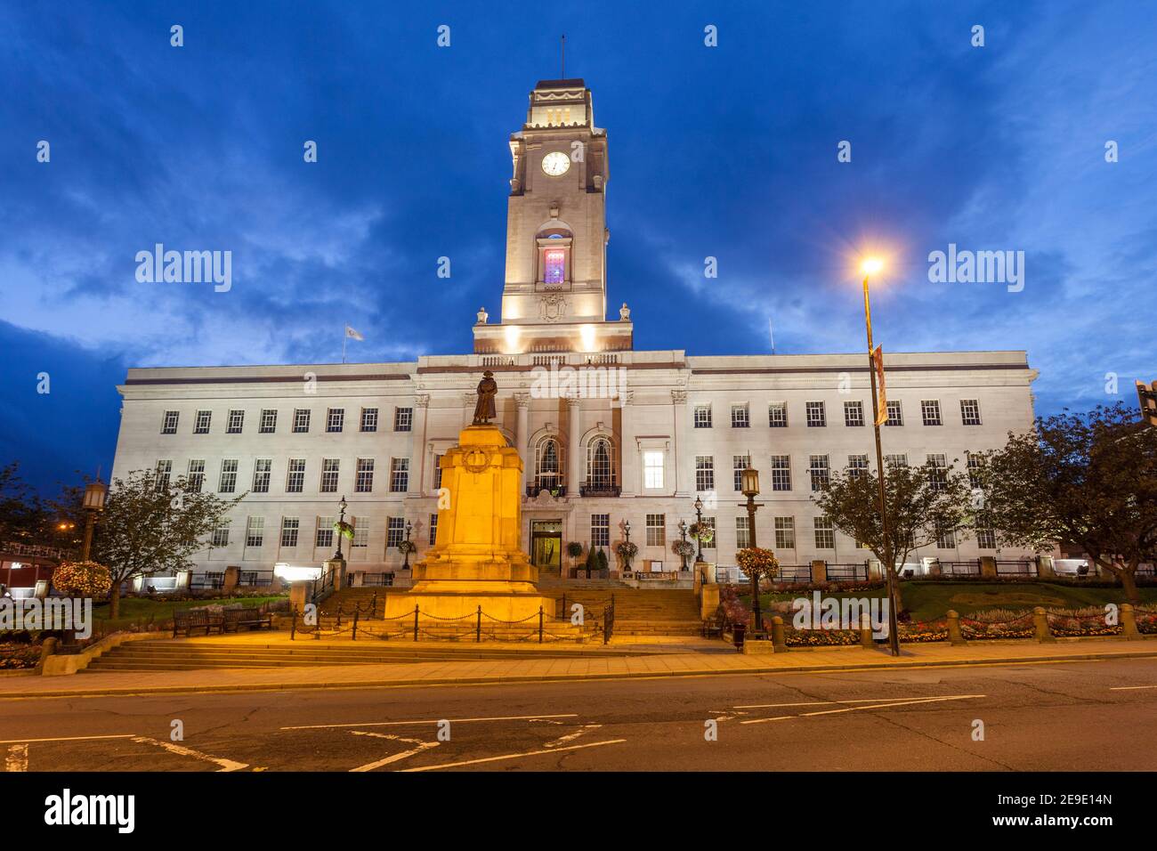 Abendansicht des Barnsley Town Hall in South Yorkshire, England Stockfoto