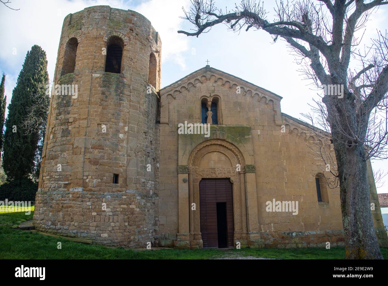 Fassade der Pfarrkirche von Corsignano Stockfoto