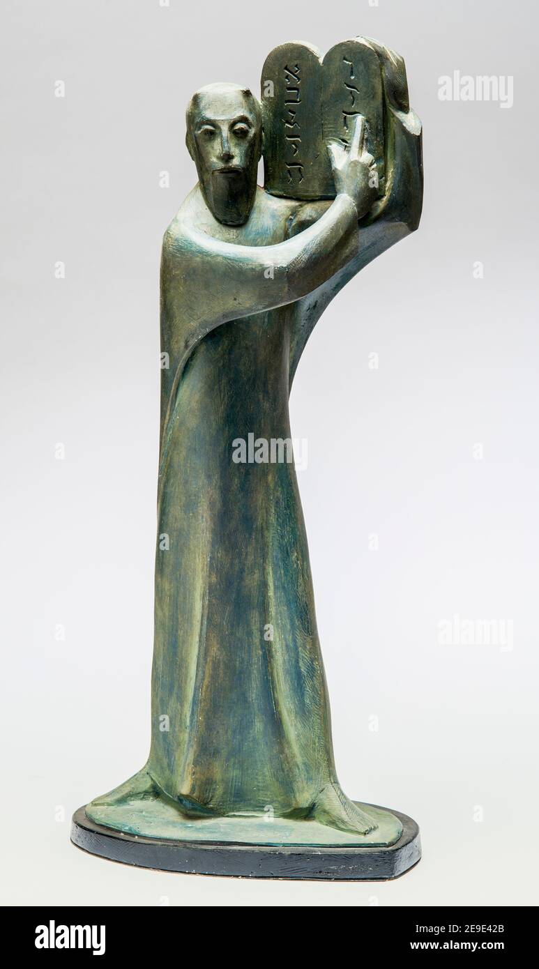 Moses mit dem Gesetzestafel, den zehn Geboten, grüne Patina-Gipskulptur des französischen Bildhauers Jean Henninger Stockfoto