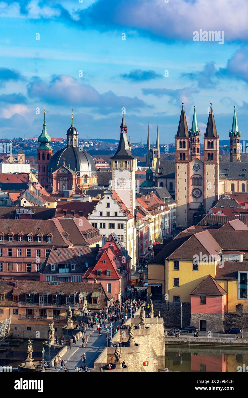 Luftaufnahme der Altstadt mit Dom und Rathaus in Würzburg, Franken, Bayern, Deutschland Stockfoto