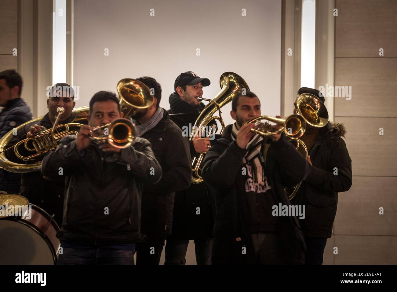 serbische trompete stockfotos und bilder kaufen alamy