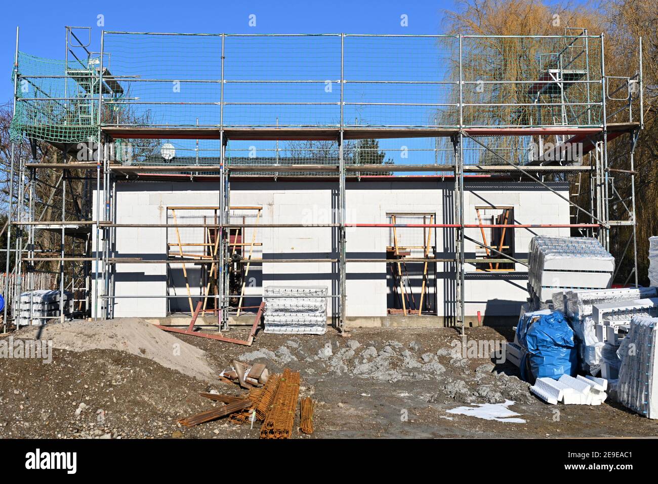 Mukdental, Deutschland. Januar 2021, 31st. Ein neues Zuhause entsteht in einer Lücke in der Dorfstraße in einem Dorf im Muldetal (Leipziger Stadtteil). Quelle: Volkmar Heinz/dpa-Zentralbild/ZB/dpa/Alamy Live News Stockfoto