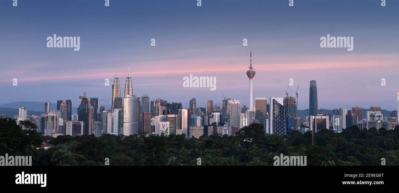 KUALA LUMPUR, MALAYSIA - 20. Sep 2020: Landschaften der Skyline von Kuala Lumpur. Stockfoto