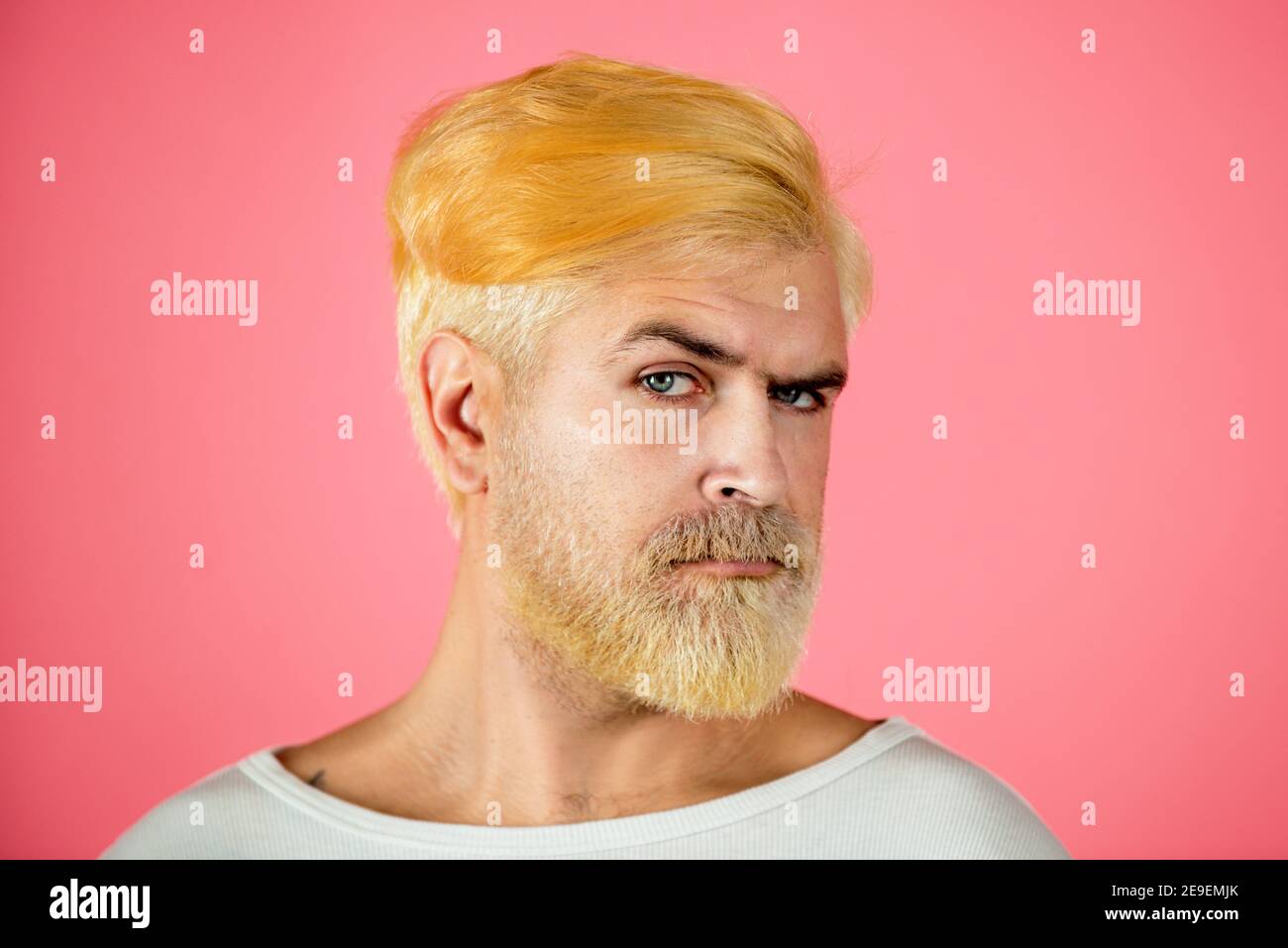 Blond mann gefärbt haare blonde haare