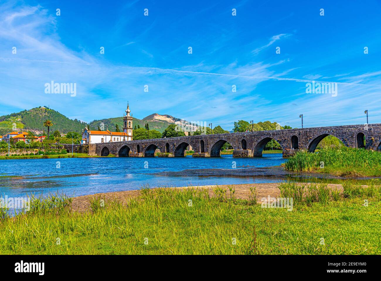 Römische Brücke bei Ponte de Lima in Portugal Stockfoto