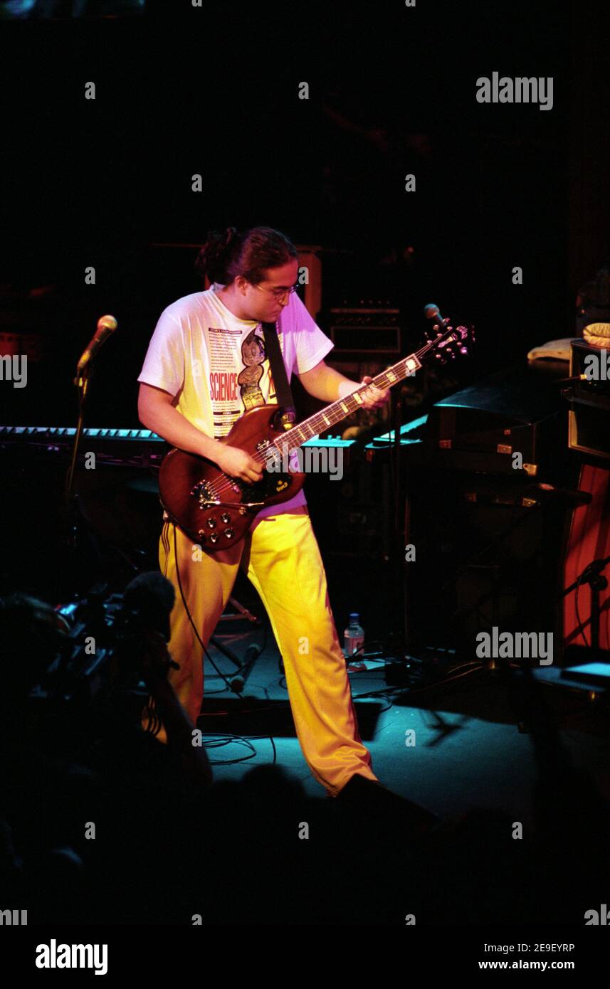 Yoko Ono und Sean Lennon im Konzert auf der LA2 in London, Großbritannien. 9th. Juni 1996 Stockfoto